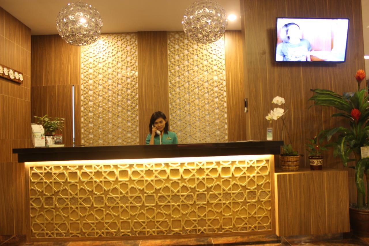 Grand Amira Hotel Surakarta  Экстерьер фото