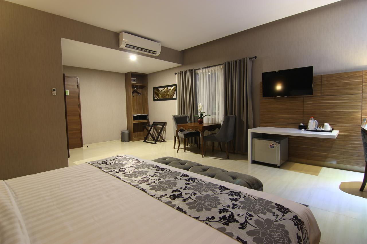 Grand Amira Hotel Surakarta  Экстерьер фото